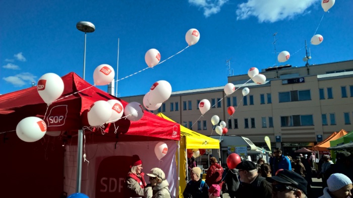 8.9. klo 10-14 Hakunilan päivät. SDP:n luottamushenkilöitä ja Hakunilan seurakakunnan kirkkovaaliehdokkaita paikalla.